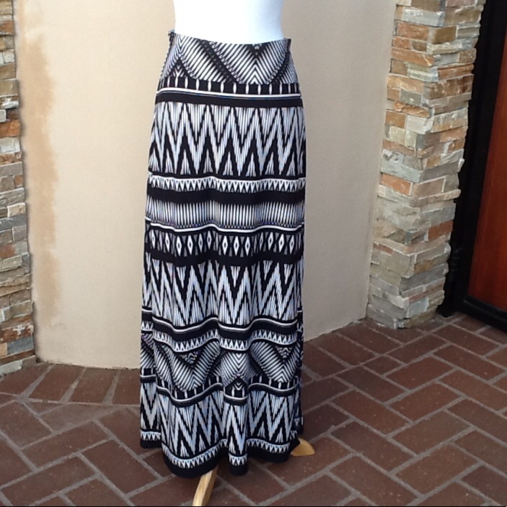 NWT Chico’s Black and White maxi skirt, size O - Picture 4 of 5